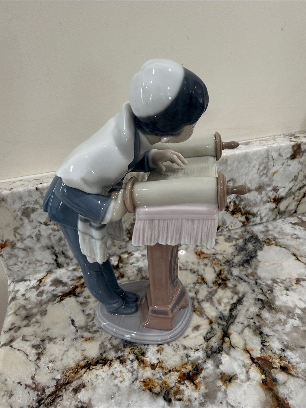 Lladro Bar Mitzvah boy - Picture 2 of 6